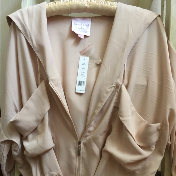 Romeo & Juliet Couture Tops - NWT Romeo and Juliet couture zip-up hoodie top
